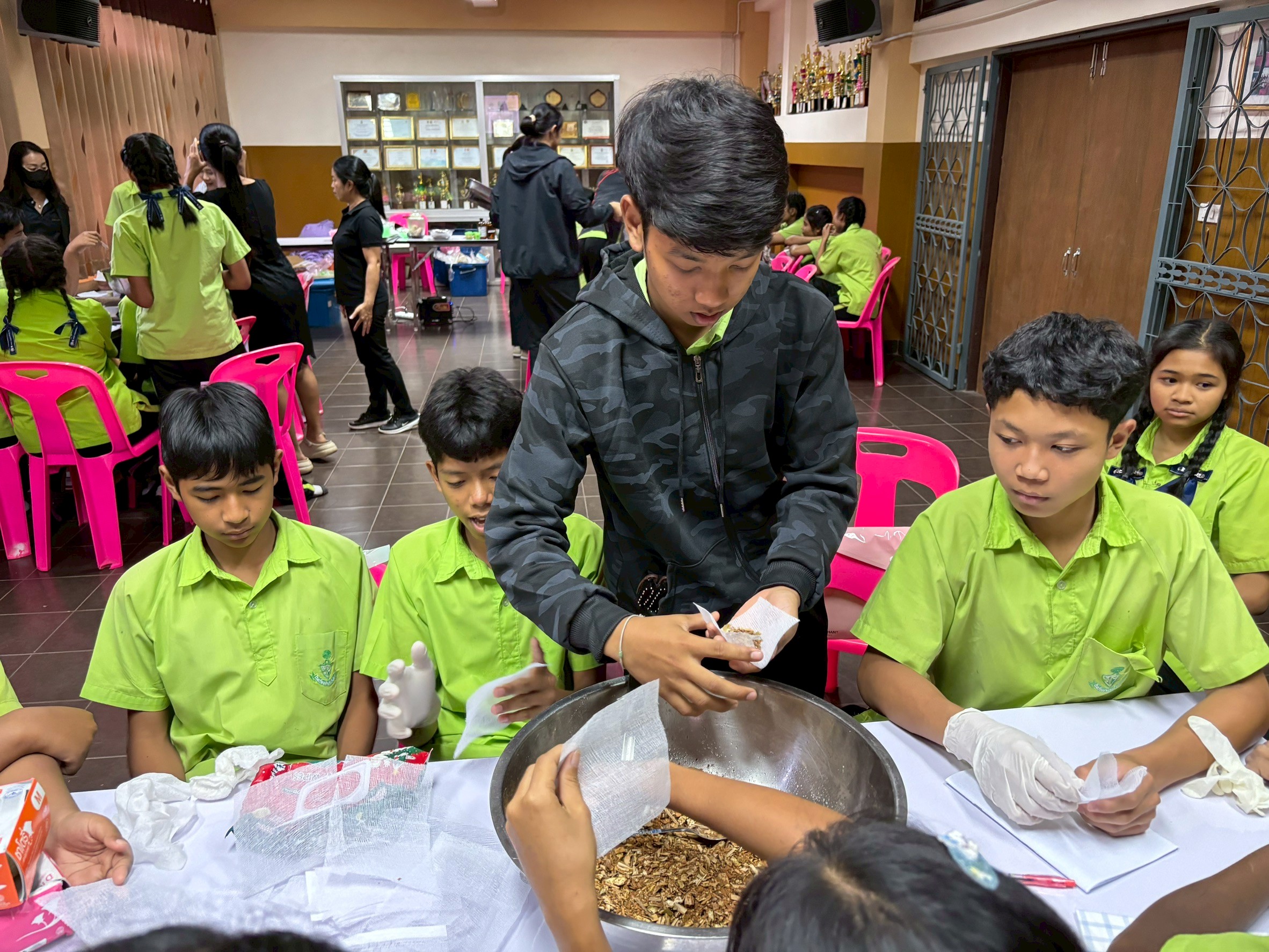 title - ส.ป.ก.ประจวบคีรีขันธ์ วันที่ 26-27 กุมภาพันธ์ 2569 ดำเนินการจัดฝึกอบรมภายใต้โครงการอนุรักษ์พันธุกรรมพืช อันเนื่องมาจากพระราชดำริ สมเด็จพระเทพรัตนราชสุดาฯ สยามบรมราชกุมารี (อพ.สธ.) ประจำปีงบประมาณ พ.ศ. 2569 ณ โรงเรียนบ้านวังน้ำเขียว หมู่ที่ 7 ตำบลร่อนทอง อำเภอบางสะพาน จังหวัดประจวบคีรีขันธ์ และโรงเรียนตำรวจตระเวนชายแดนบ้านย่านซื่อ หมู่ที่ 9 ตำบลหาดขาม อำเภอกุยบุรี จังหวัดประจวบคีรีขันธ์